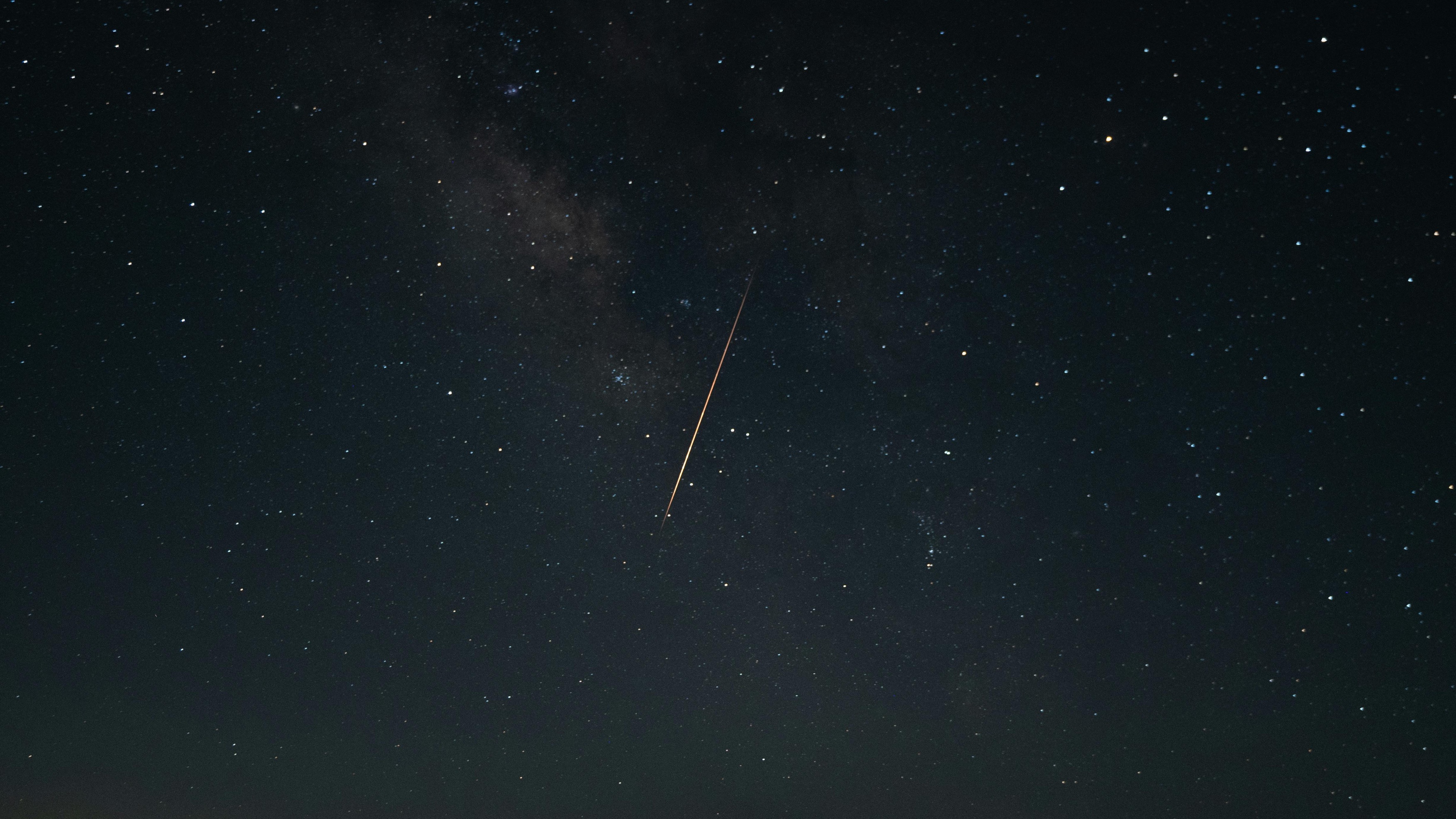 Ancient Meteor Show Peaks Tomorrow Before Dawn