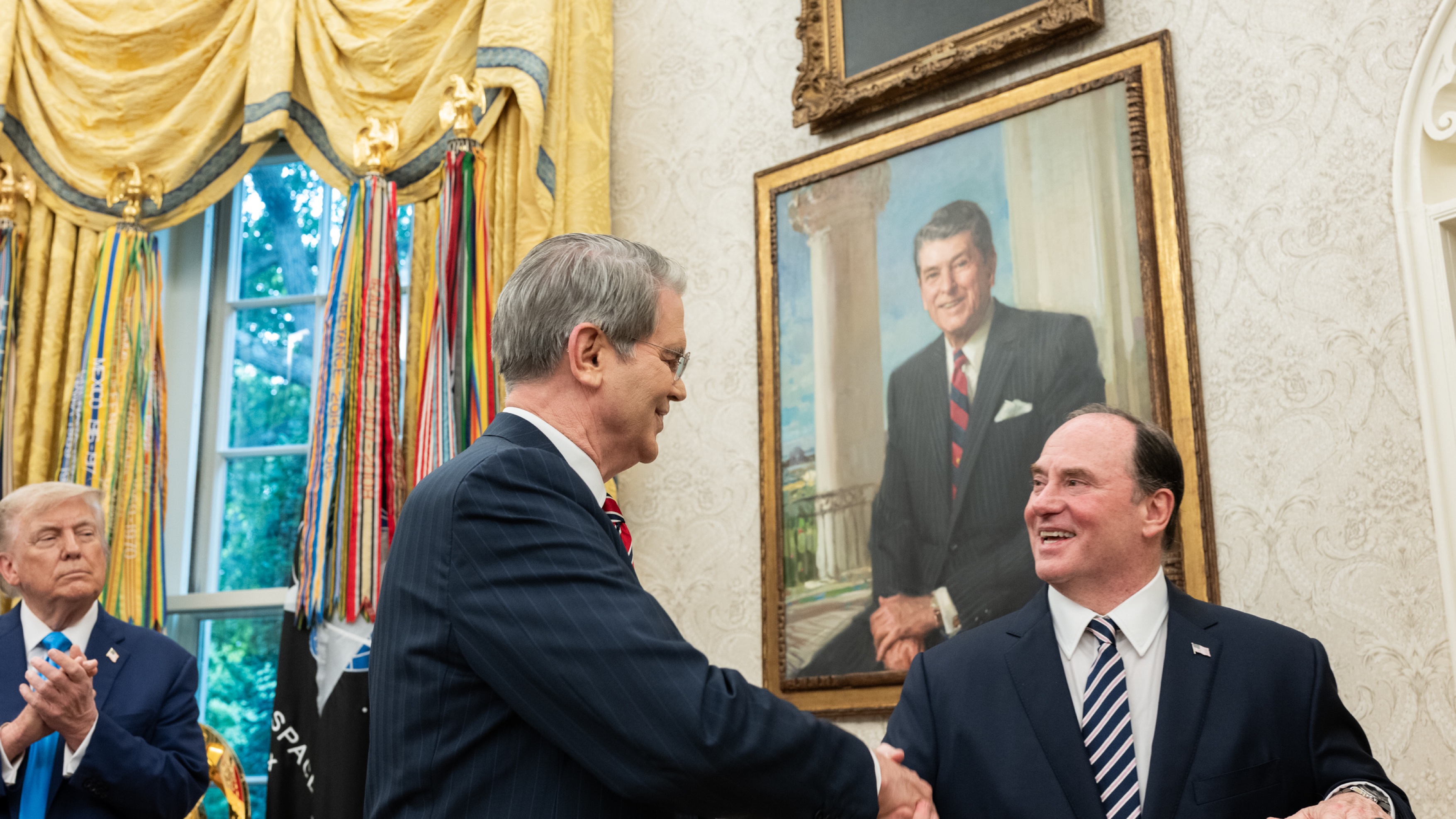 Trump's Navy Boss Walks After Eight Months