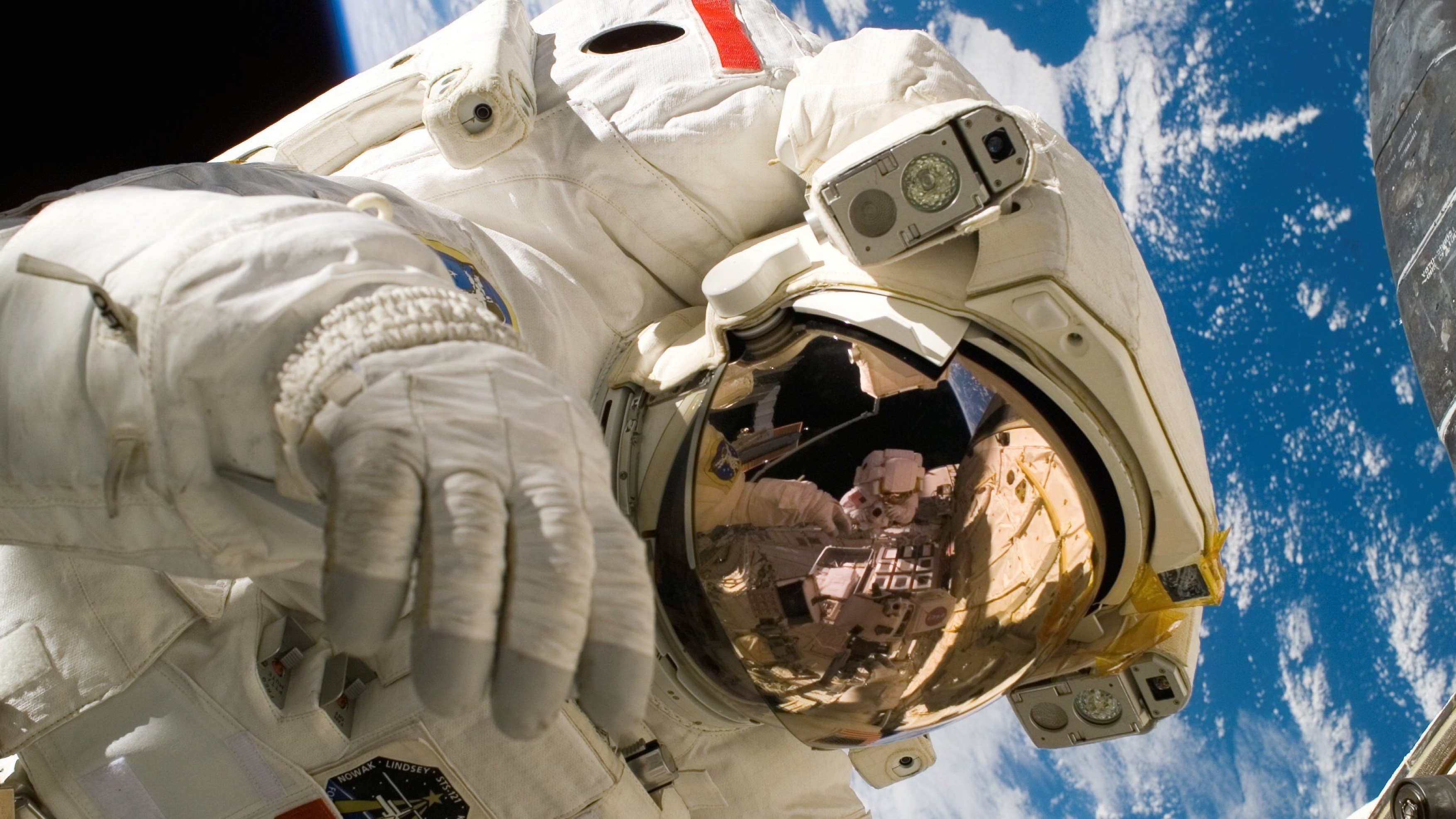 Four Astronauts Draw Dress Rehearsal for Moon Landing